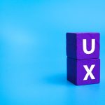 Cubes avec les caractères U et X pour représenter l'UX, expérience utilisateur.